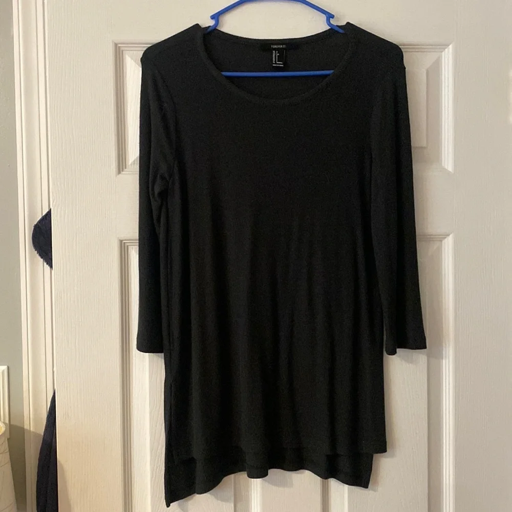 Women’s Forever 21 black, thinly ribbed long sleeve shirt. - Picture 1 of 3